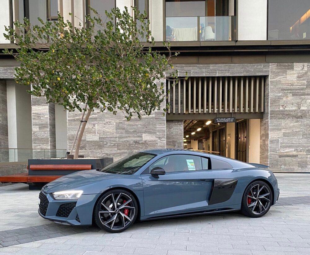 استئجار اودي R8